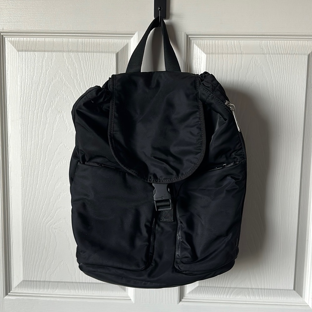 LULULEMON Backpack! 😎 - Picture 2 of 7